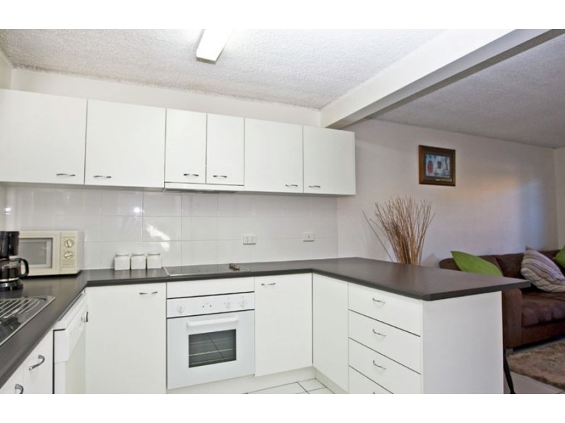 1/32 Broadwater Avenue, Maroochydore QLD 4558