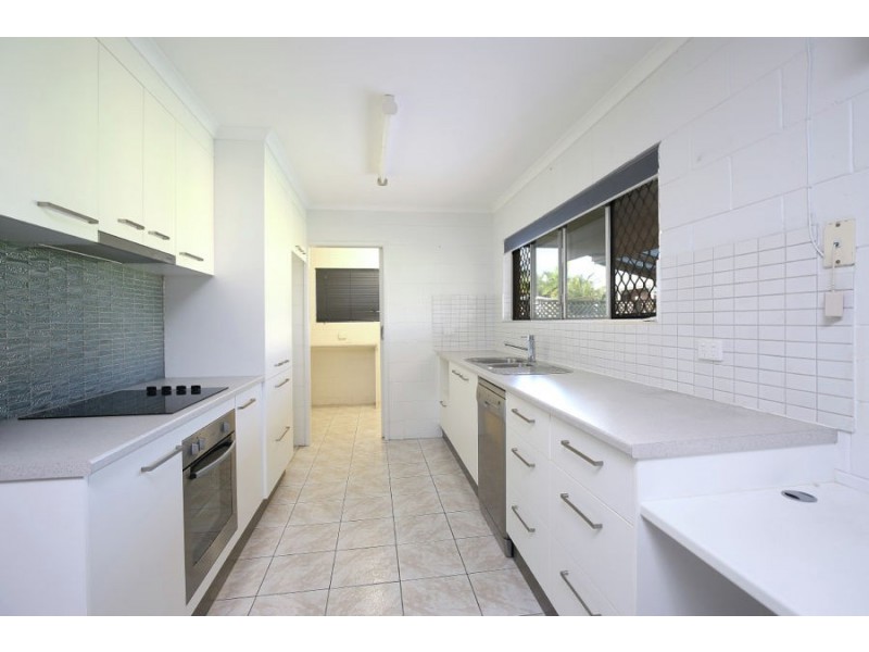 39 Lawrence Street, Mooloolaba QLD 4557