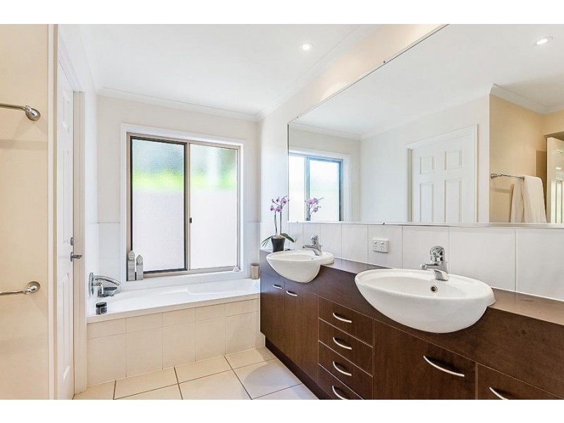 33 Tantula Road East, Alexandra Headland QLD 4572