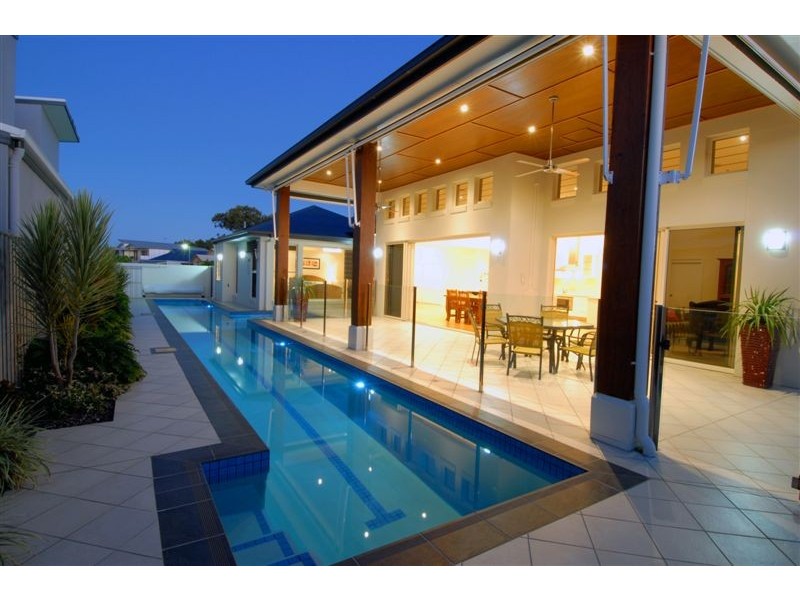 5 Bega Place, Kawana Island QLD 4575