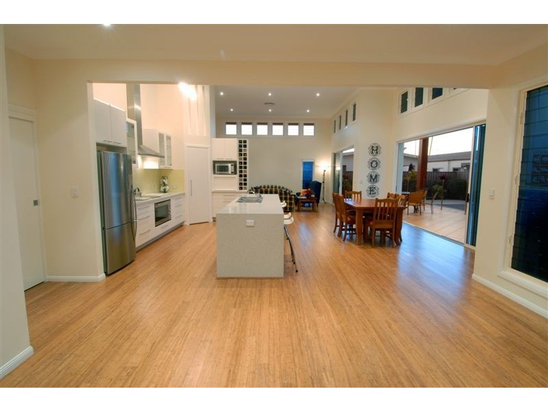 5 Bega Place, Kawana Island QLD 4575