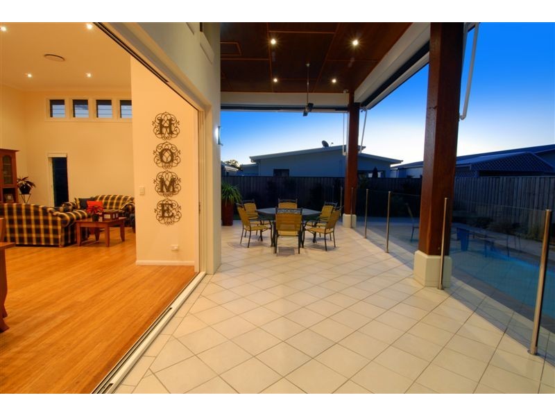 5 Bega Place, Kawana Island QLD 4575