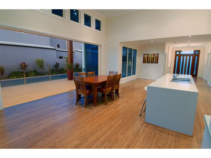 5 Bega Place, Kawana Island QLD 4575