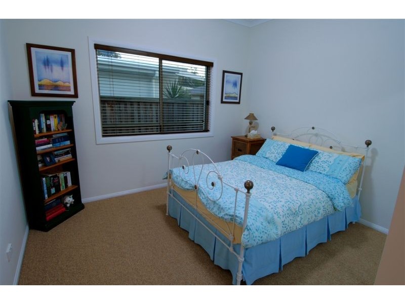 5 Bega Place, Kawana Island QLD 4575