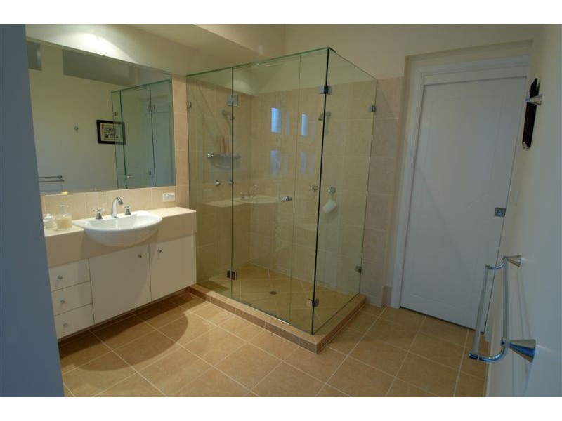 5 Bega Place, Kawana Island QLD 4575