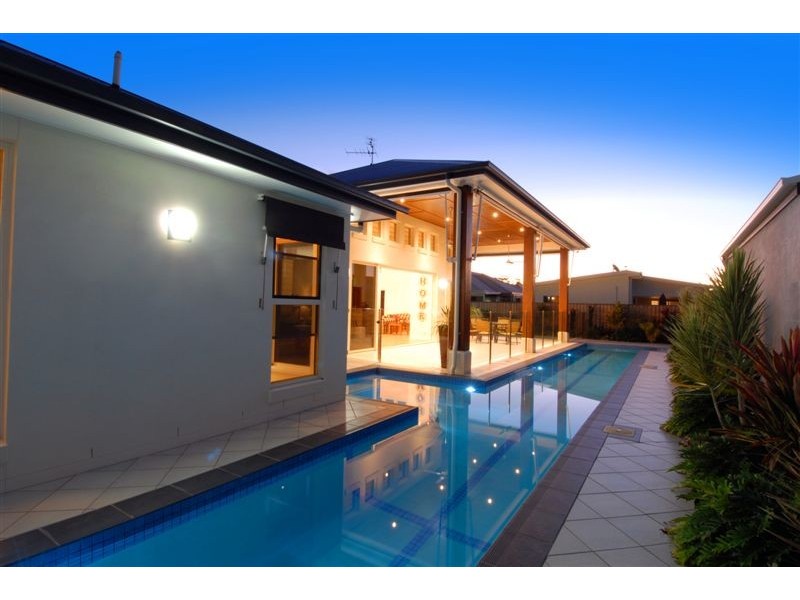 5 Bega Place, Kawana Island QLD 4575