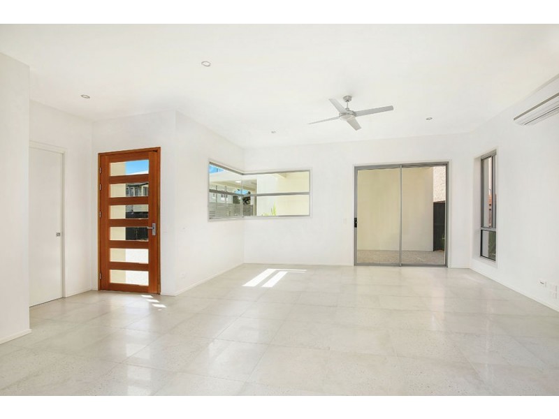 1 & 2/43 Memorial Avenue, Maroochydore QLD 4558