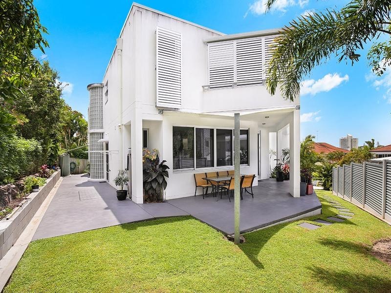 14 Ocean Crest Place, Alexandra Headland QLD 4572