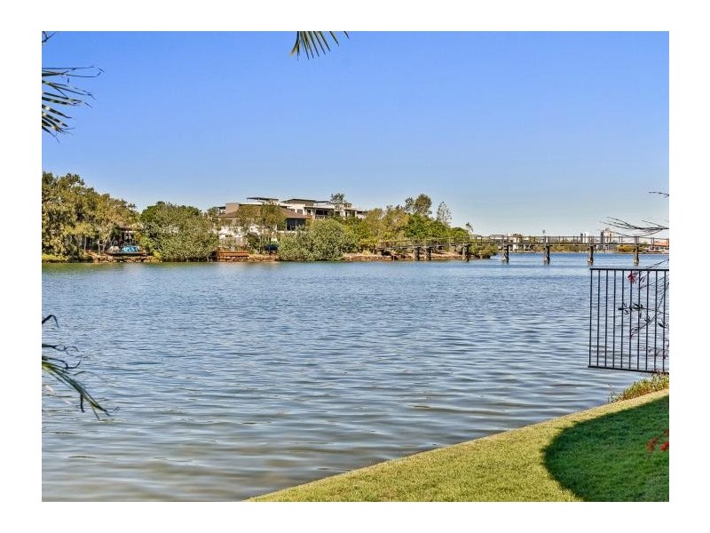 11 Tamarind Place, Twin Waters QLD 4564