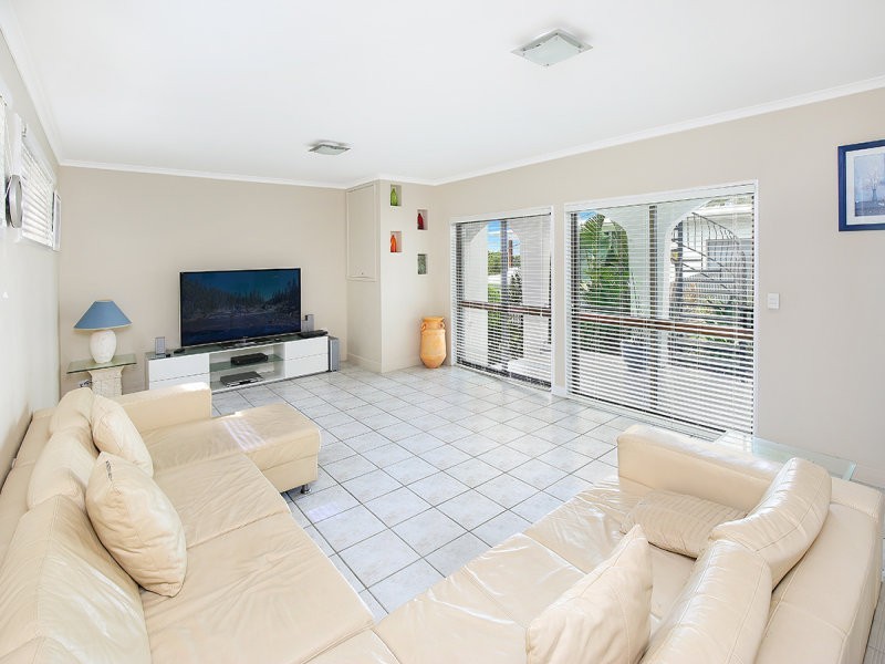 31 Yakola Parade, Alexandra Headland QLD 4572