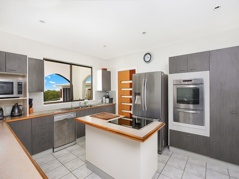 31 Yakola Parade, Alexandra Headland QLD 4572