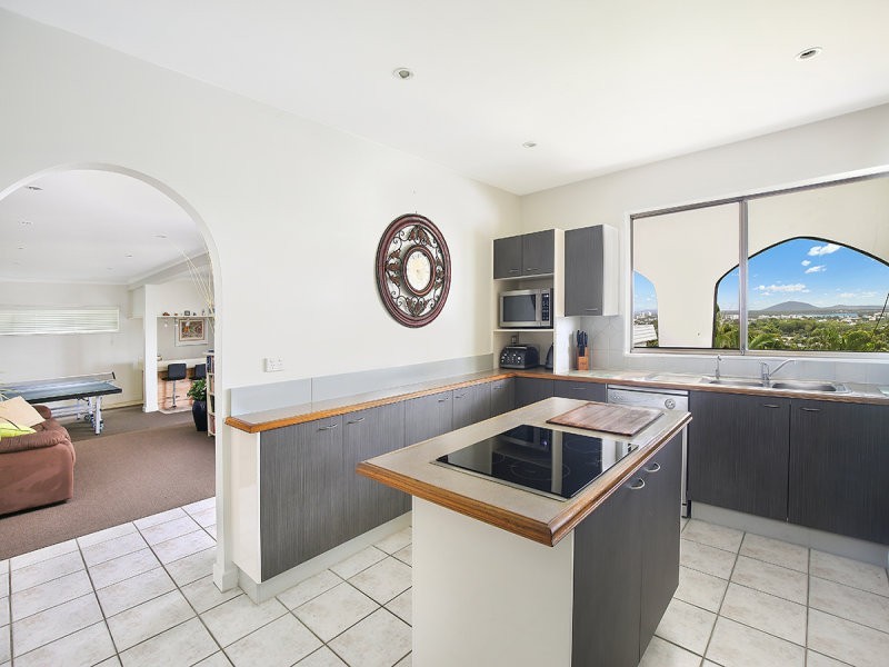 31 Yakola Parade, Alexandra Headland QLD 4572