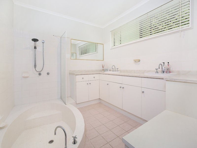 31 Yakola Parade, Alexandra Headland QLD 4572