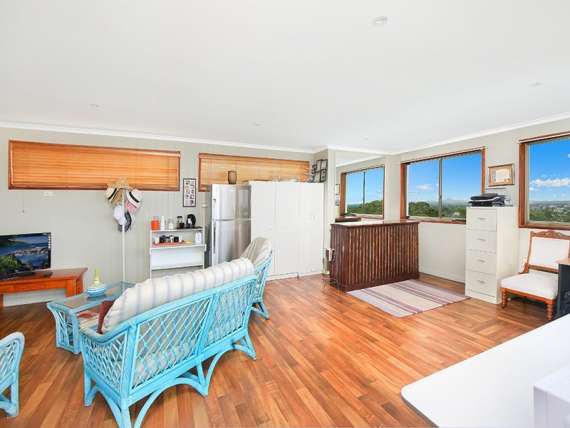 31 Yakola Parade, Alexandra Headland QLD 4572