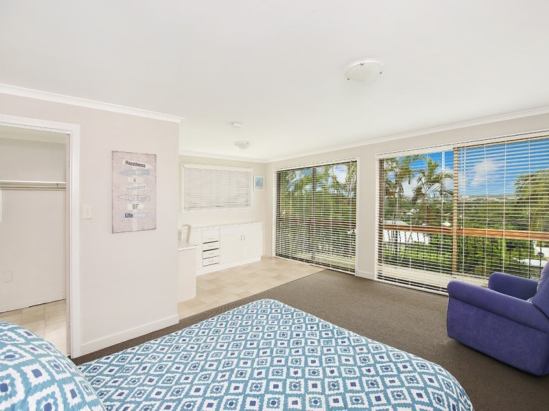 31 Yakola Parade, Alexandra Headland QLD 4572