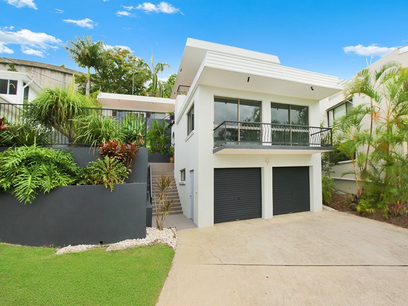 31 Yakola Parade, Alexandra Headland QLD 4572
