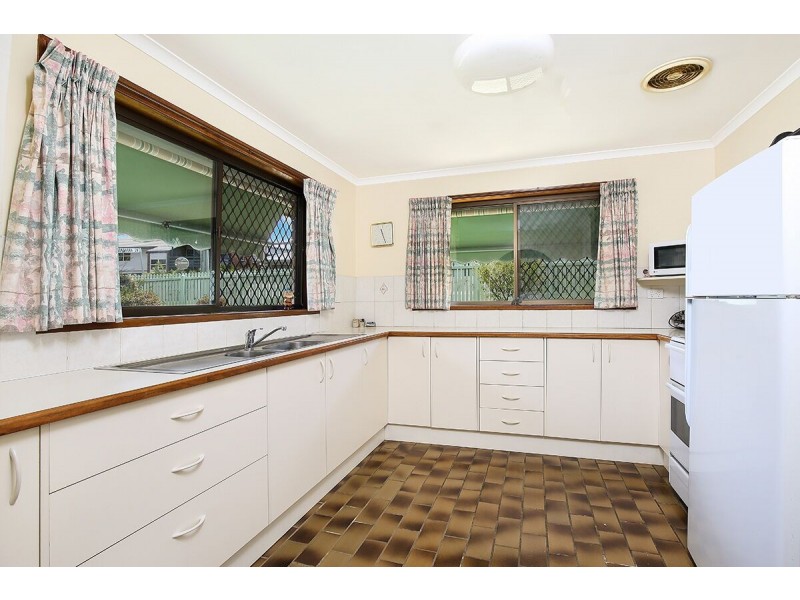 1 Moondarra Crescent, Mooloolaba QLD 4557