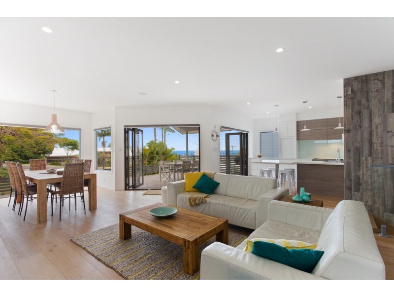 27 Tantula Road East, Alexandra Headland QLD 4572
