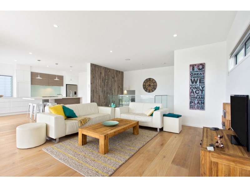 27 Tantula Road East, Alexandra Headland QLD 4572