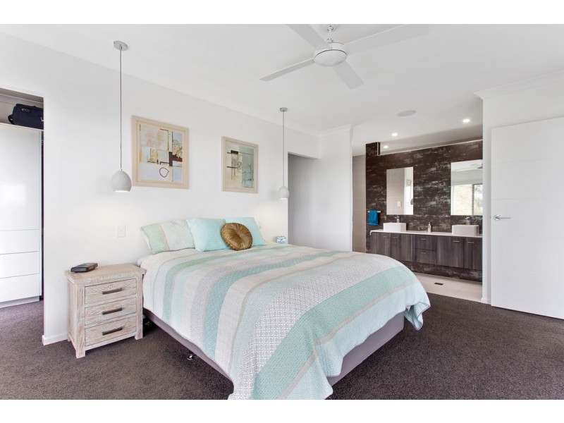 27 Tantula Road East, Alexandra Headland QLD 4572