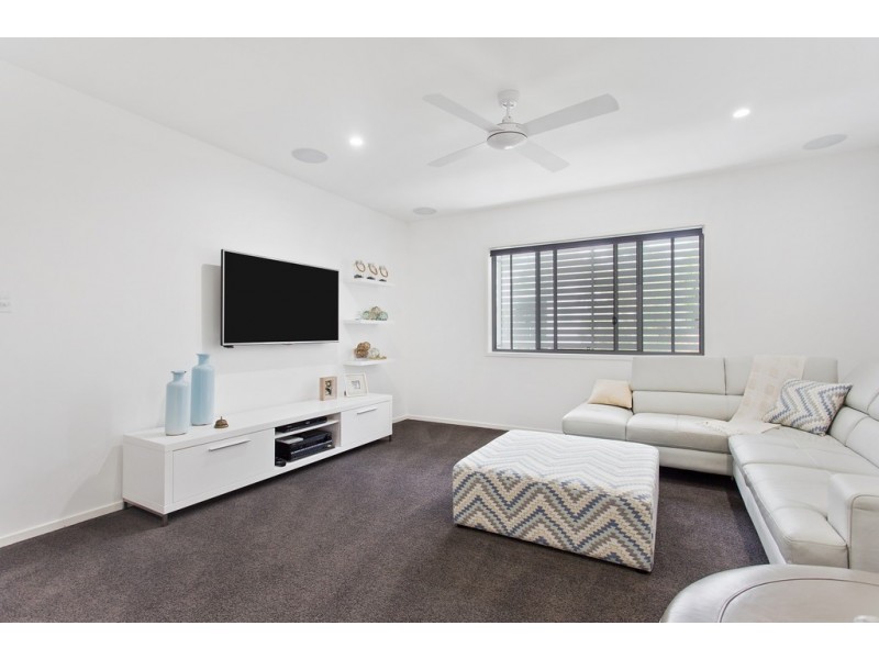 27 Tantula Road East, Alexandra Headland QLD 4572