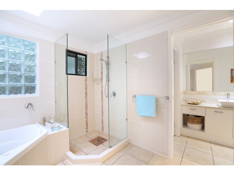 11 Leo Crescent, Alexandra Headland QLD 4572