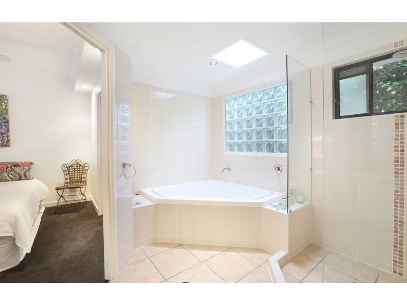 11 Leo Crescent, Alexandra Headland QLD 4572