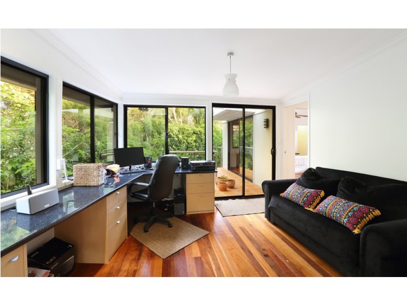 11 Leo Crescent, Alexandra Headland QLD 4572