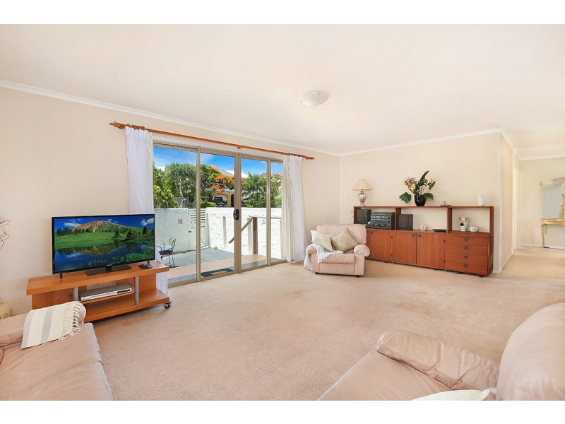 17 Kawana Street, Alexandra Headland QLD 4572