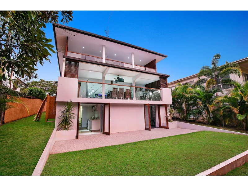 8 Pontee Parade, Alexandra Headland QLD 4572