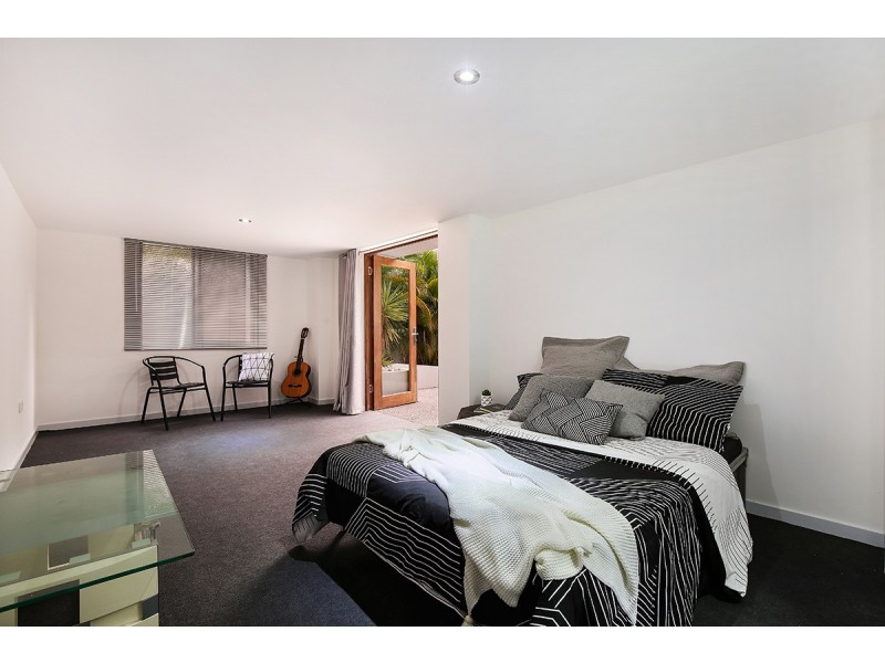 8 Pontee Parade, Alexandra Headland QLD 4572