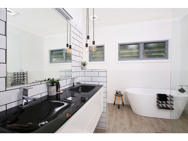 32 Moondarra Crescent, Mooloolaba QLD 4557