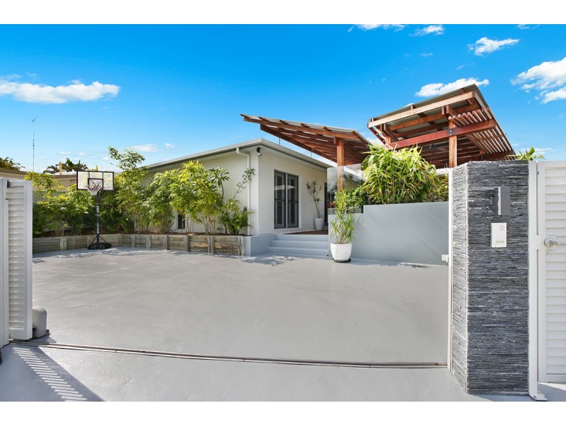 32 Moondarra Crescent, Mooloolaba QLD 4557