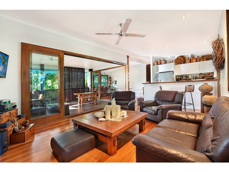 15 Leo Crescent, Alexandra Headland QLD 4572