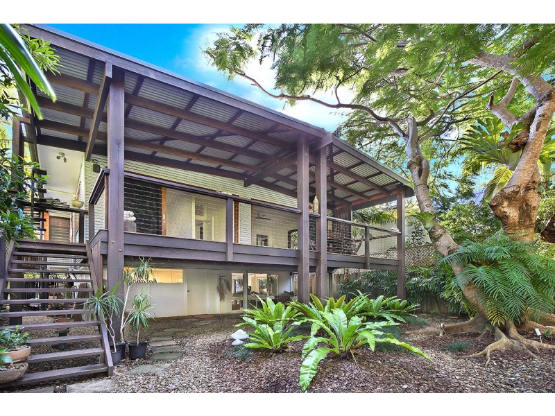 15 Leo Crescent, Alexandra Headland QLD 4572