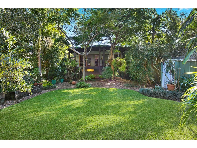 15 Leo Crescent, Alexandra Headland QLD 4572