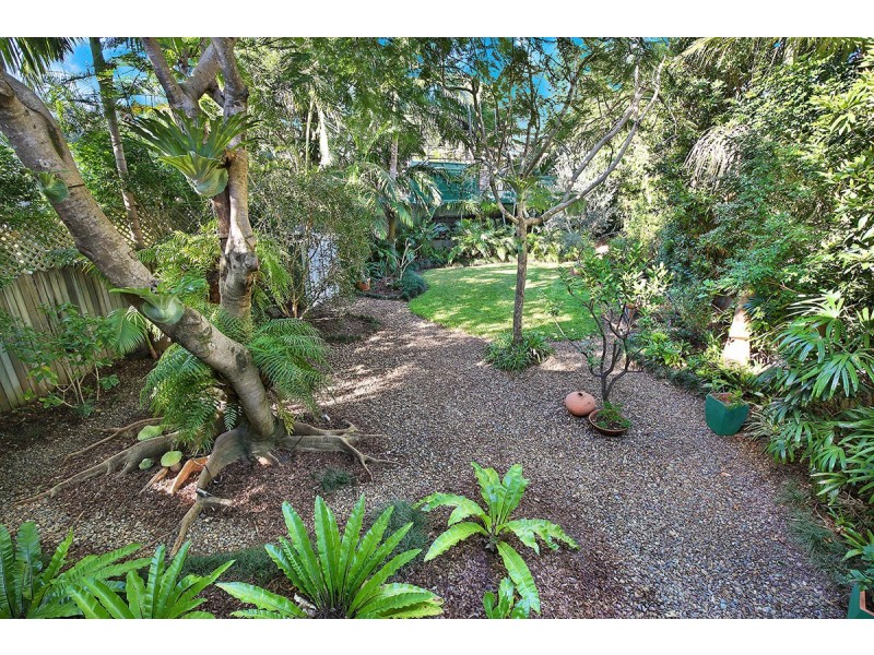 15 Leo Crescent, Alexandra Headland QLD 4572