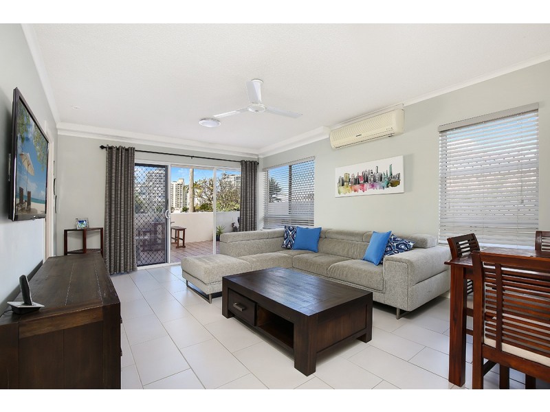 2/12 Memorial Avenue, Maroochydore QLD 4558