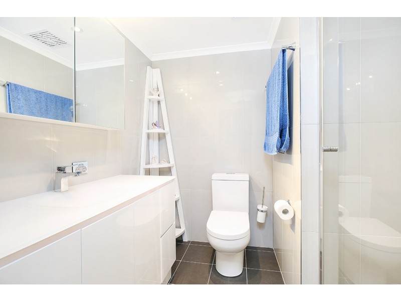 2/12 Memorial Avenue, Maroochydore QLD 4558