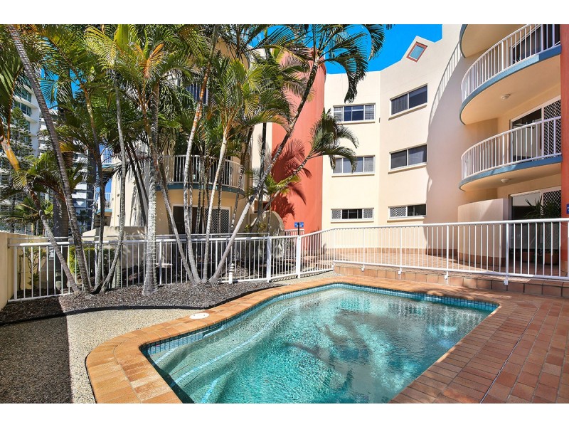 2/12 Memorial Avenue, Maroochydore QLD 4558