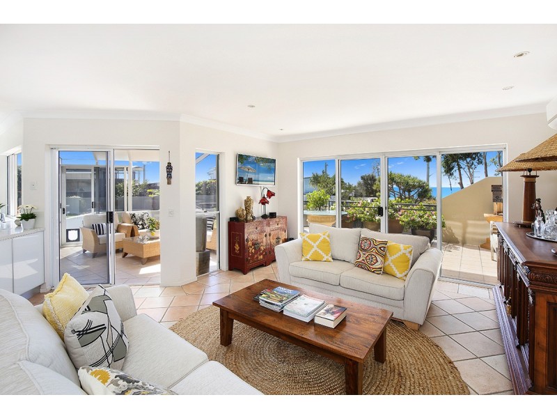 1 Kawana Street, Alexandra Headland QLD 4572