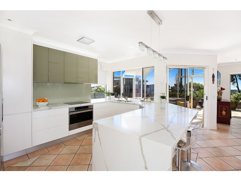 1 Kawana Street, Alexandra Headland QLD 4572