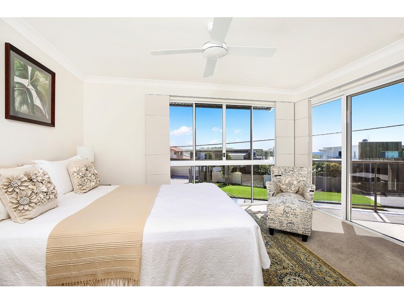 1 Kawana Street, Alexandra Headland QLD 4572