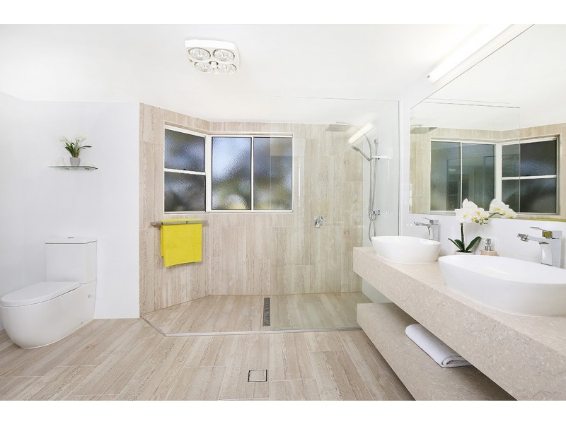 1 Kawana Street, Alexandra Headland QLD 4572