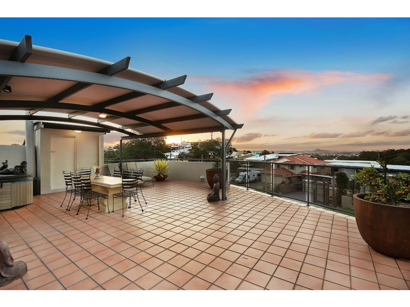 1 Kawana Street, Alexandra Headland QLD 4572