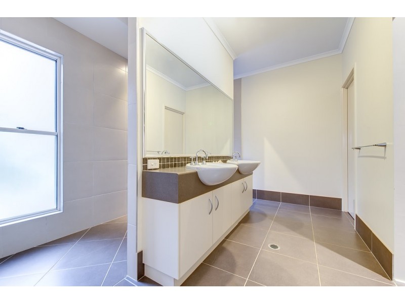 12 Leigha Place, Kureelpa QLD 4560