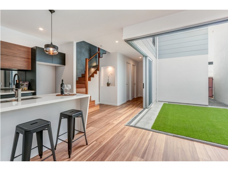 16 Tinnanbar Terrace, Maroochydore QLD 4558