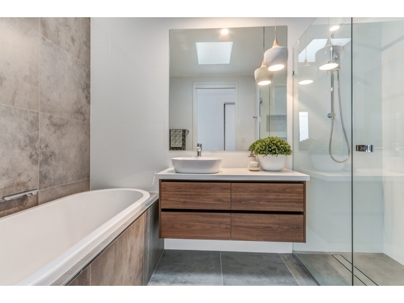 16 Tinnanbar Terrace, Maroochydore QLD 4558