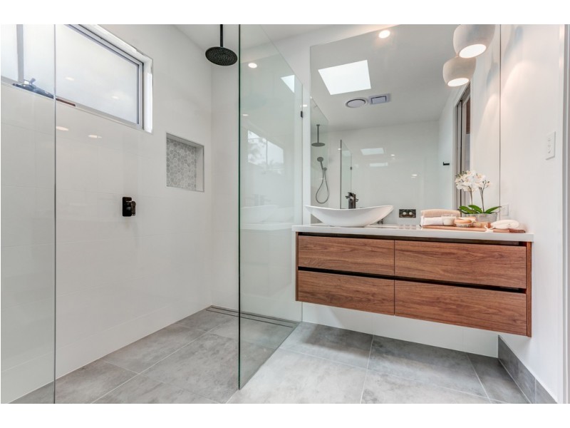 16 Tinnanbar Terrace, Maroochydore QLD 4558