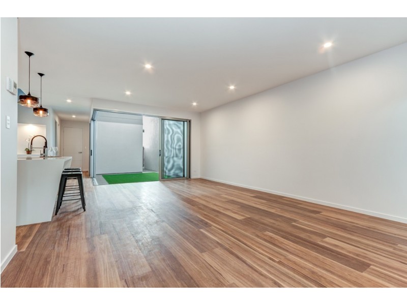 16 Tinnanbar Terrace, Maroochydore QLD 4558